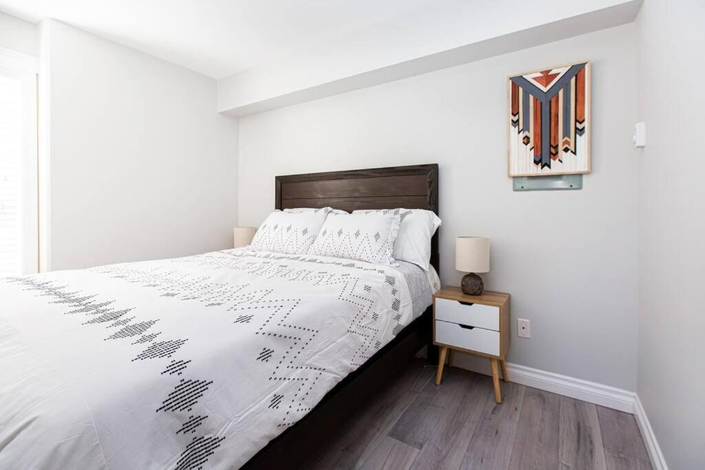 Beautiful & Cozy 1 Bedroom 1 Bath In The Westshore Victoria Eksteriør billede